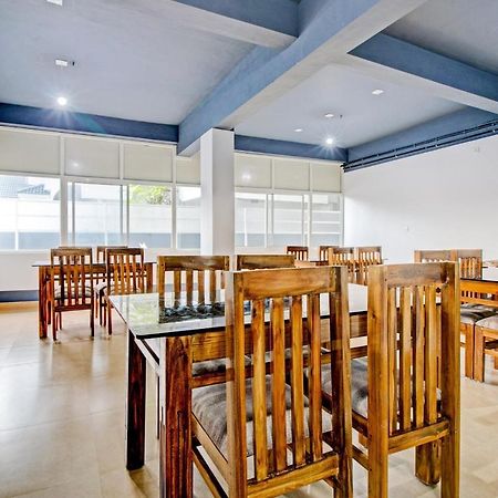 Collection O Aramam Executive Inn Kochi Bagian luar foto